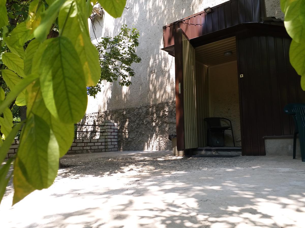 Nochka Hostel Odessa Exterior photo